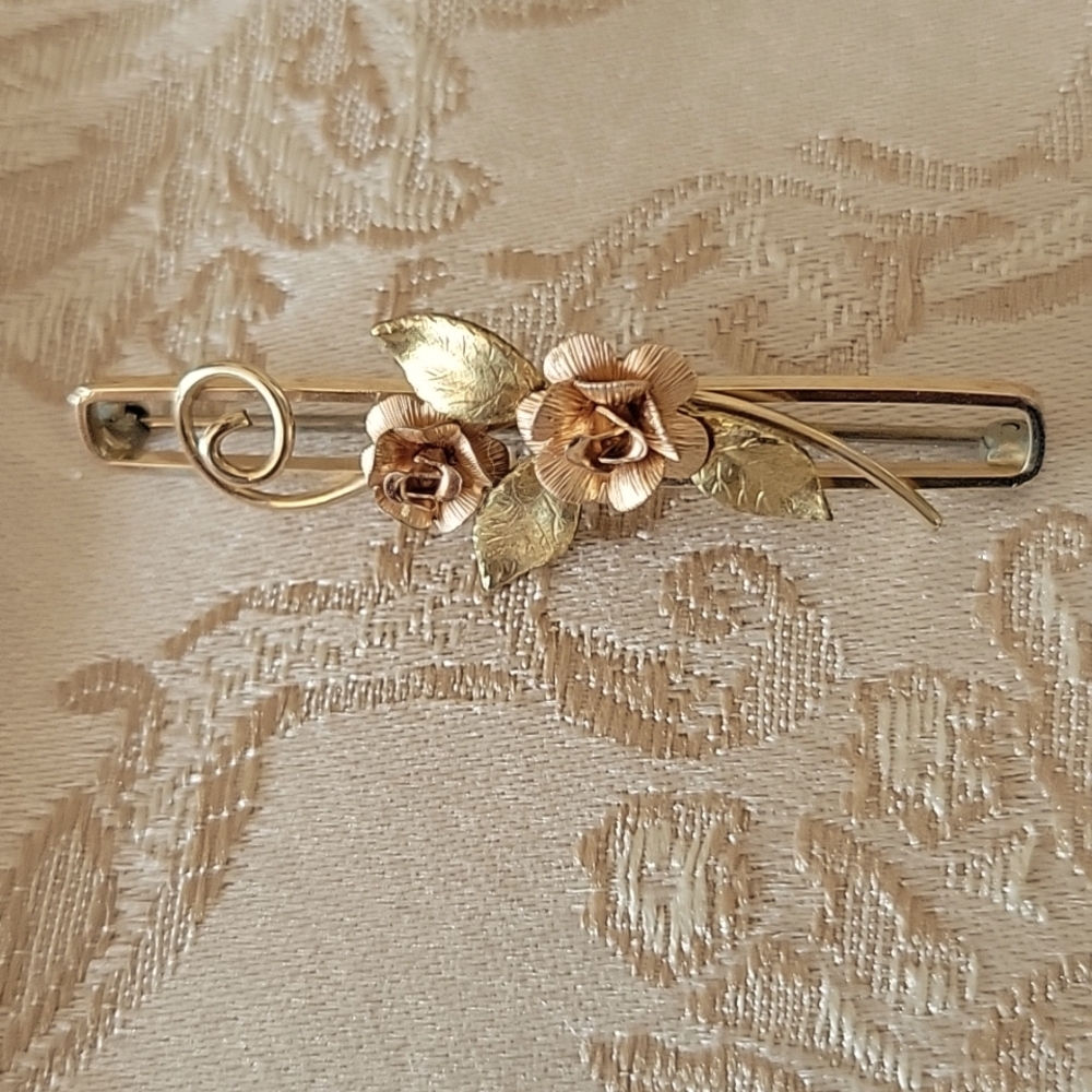 Krementz Brooch